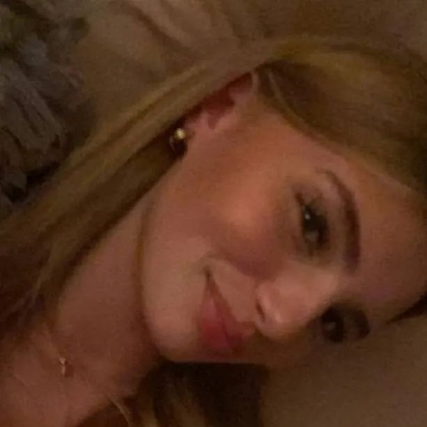 chat with ai character: Chloe 