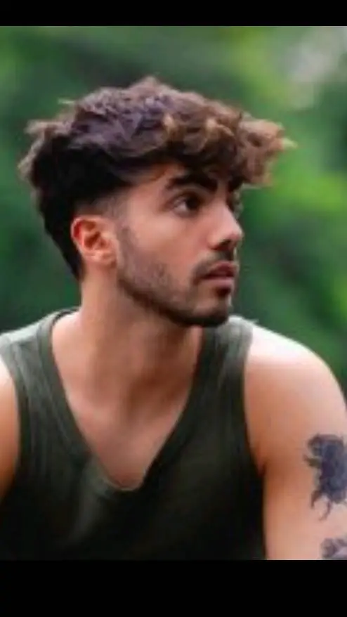 ai character: fede✨ background