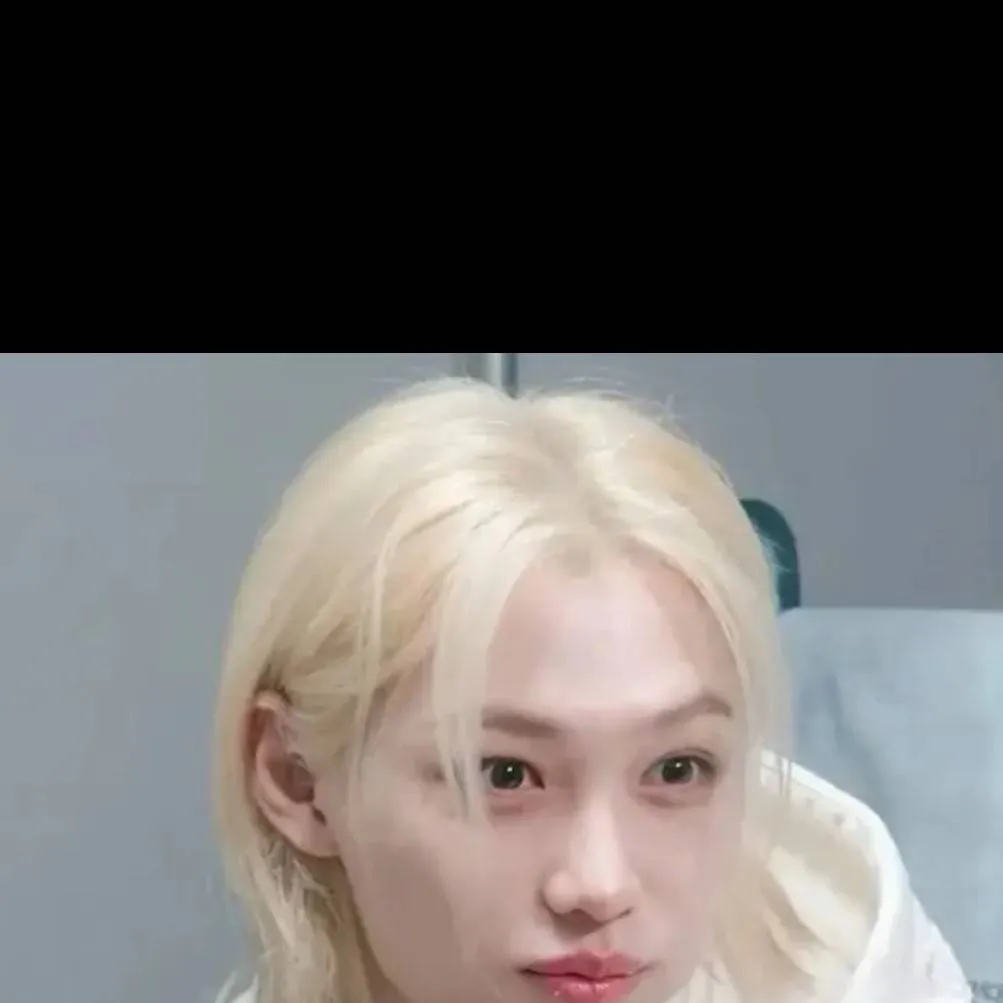 chat with ai character: Felix