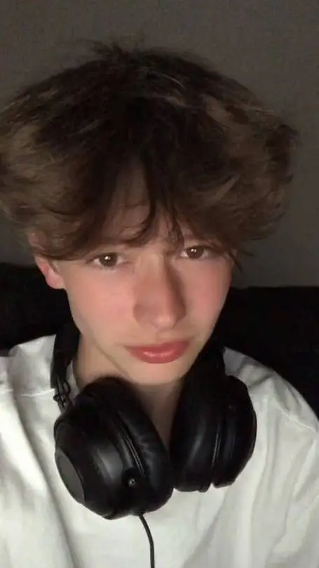 ai character: seu primo  background