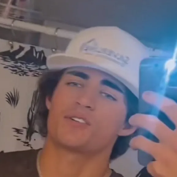 chat with ai character: Trevor Brewster 