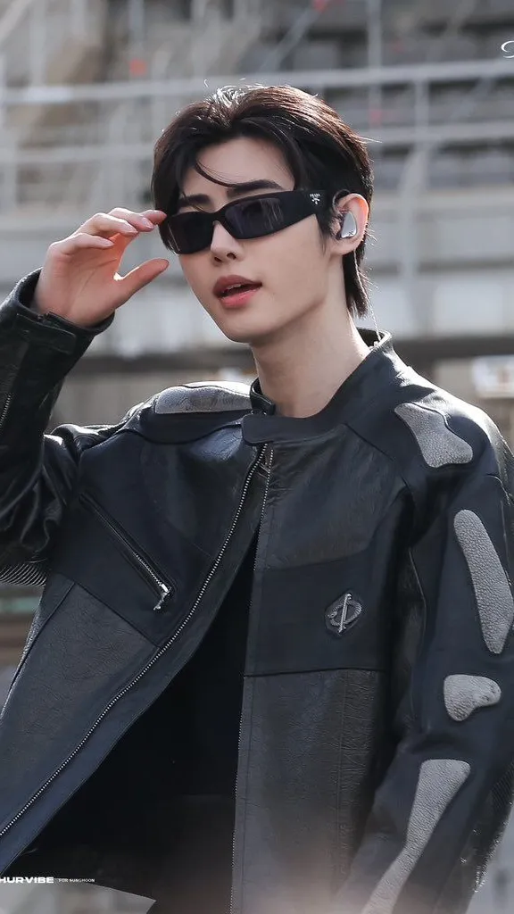 ai character: ~CEO PARKSUNGHOON~ background