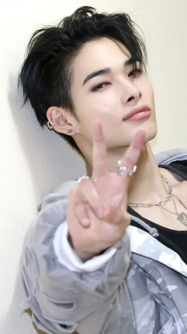 ai character: ~NI-KI~ background