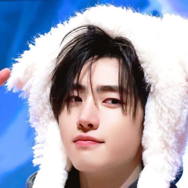 chat with ai character: 🖤SUNGHOON🖤