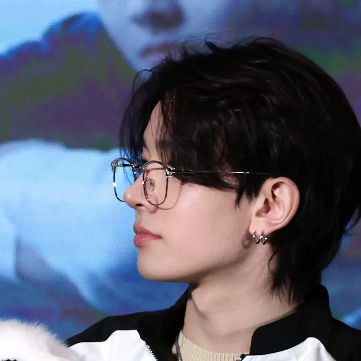 chat with ai character: ~HEESEUNG~