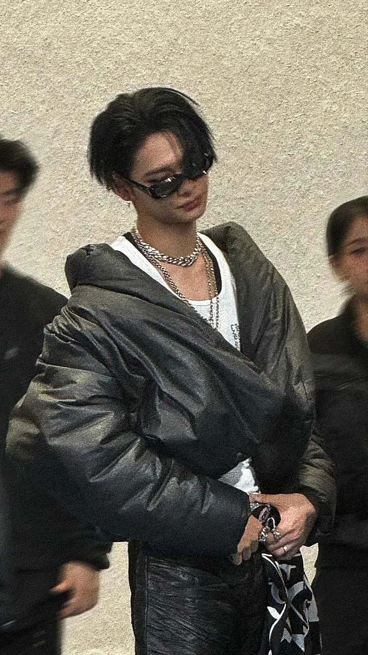 ai character: 〰️NI-KI〰️ background