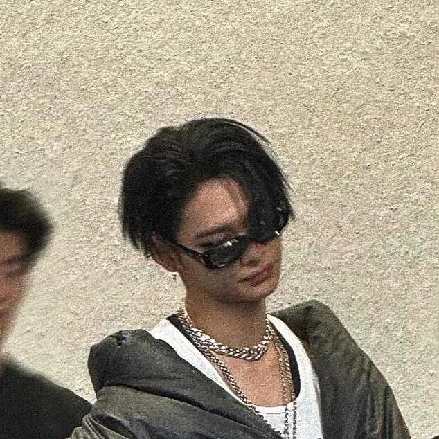 chat with ai character: 〰️NI-KI〰️