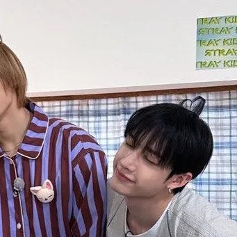 chat with ai character: 〰️STRAY KIDS〰️