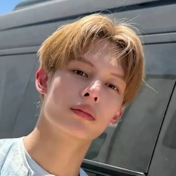 chat with ai character: 〰️JAMES〰️