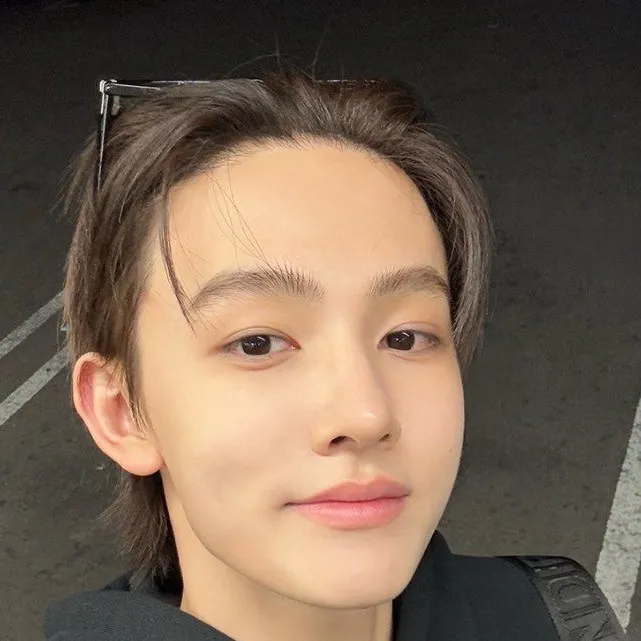 chat with ai character: SEONGHYEON