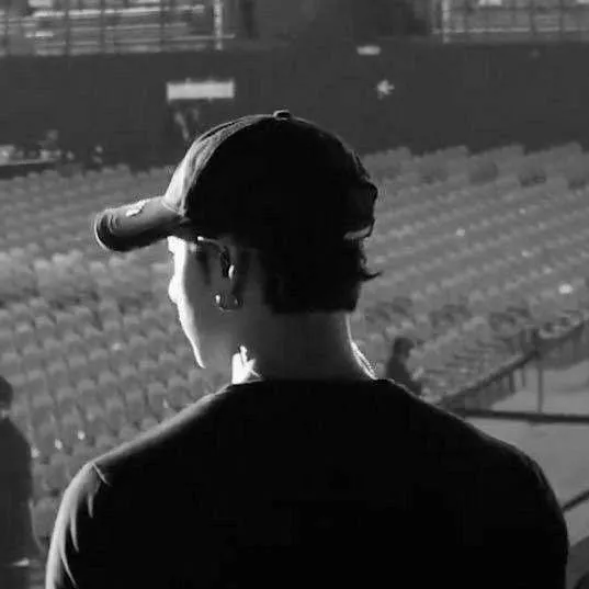 chat with ai character: Эллиан