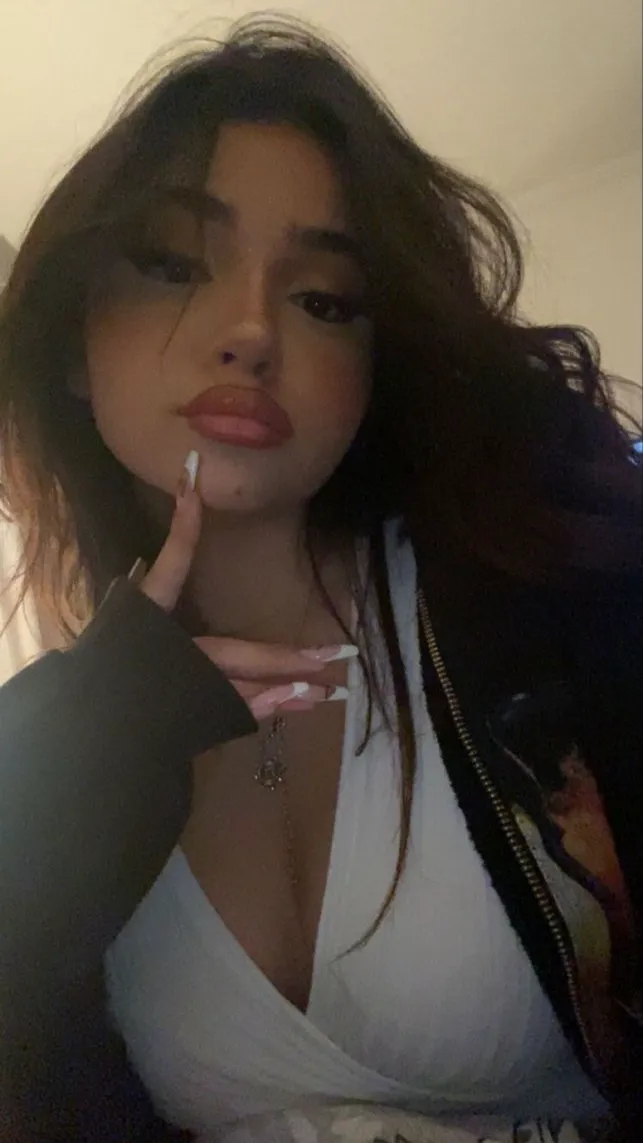 ai character: Mia background