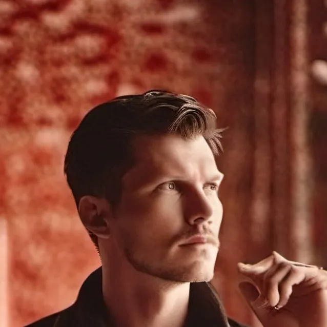 chat with ai character: Klaus 