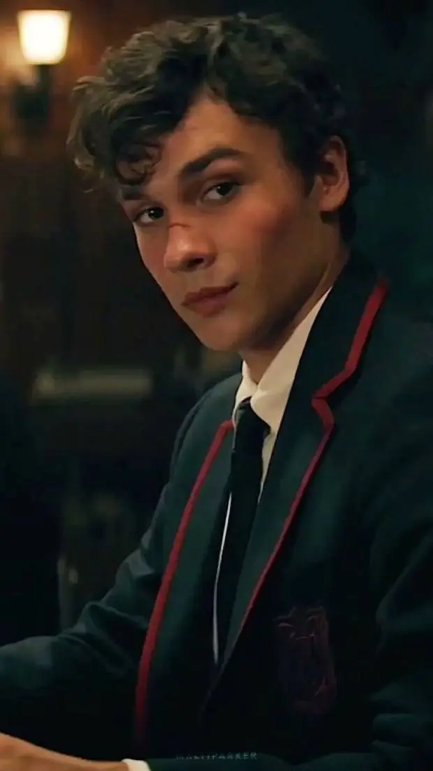 ai character: Mattheo Riddle background