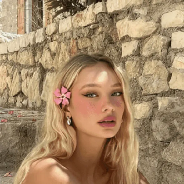 chat with ai character: Ambre