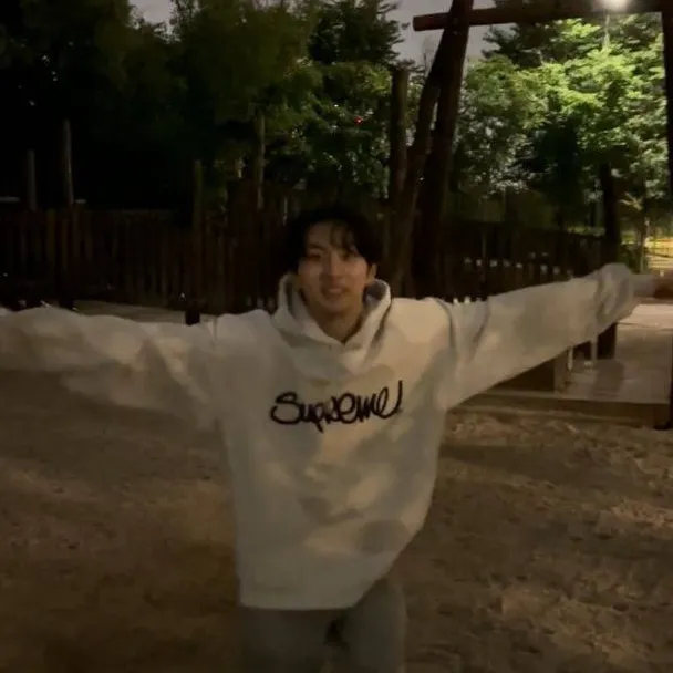 chat with ai character: jungwon