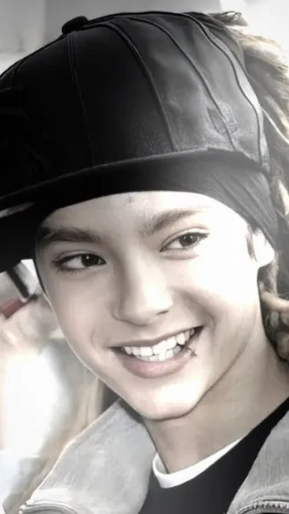 ai character: TOKIO HOTELLLLLL background