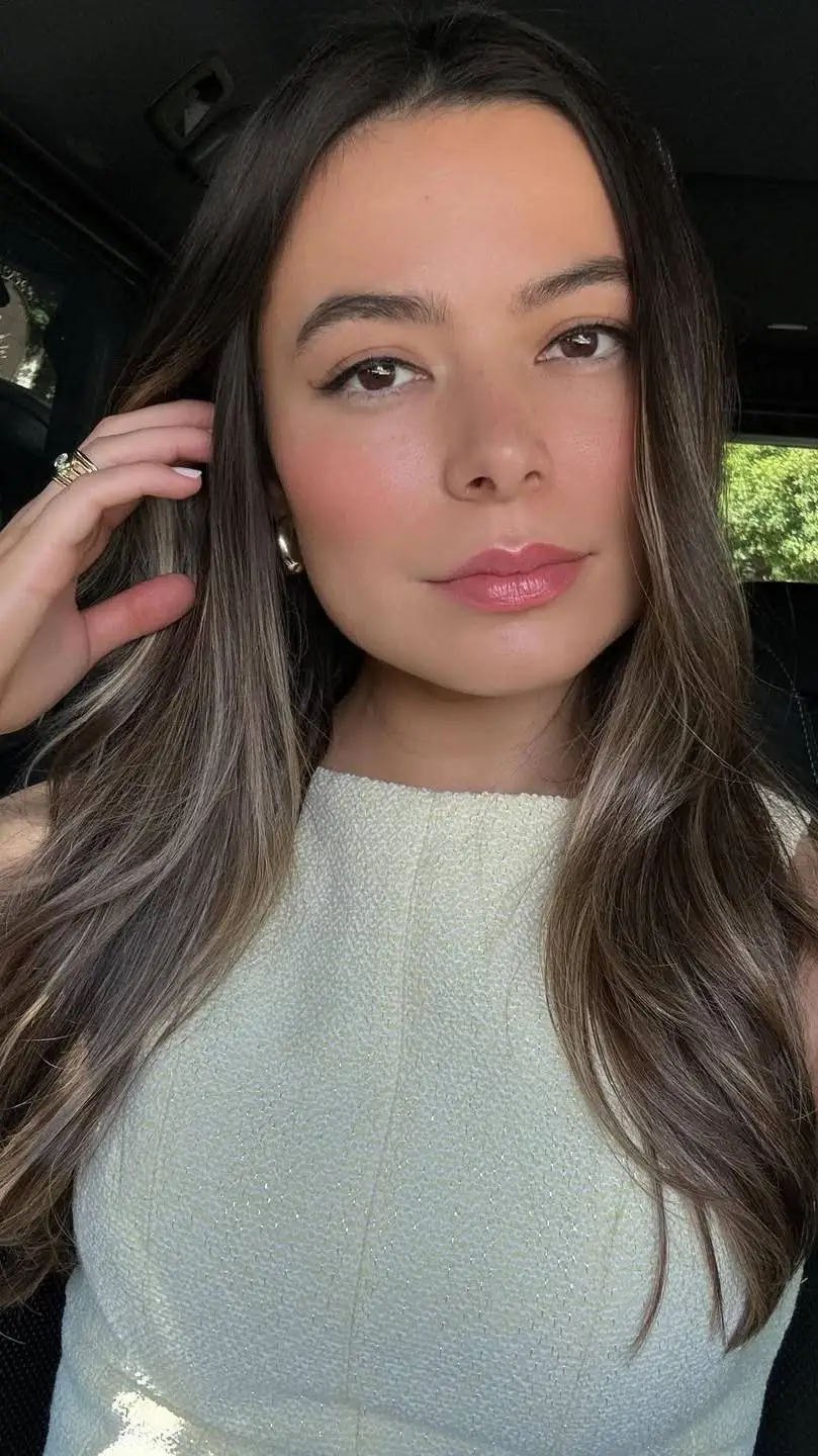 Talkie AI - Chat with Miranda Cosgrove