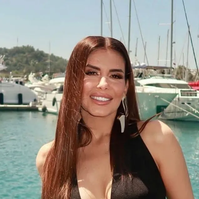 chat with ai character:  Анелия