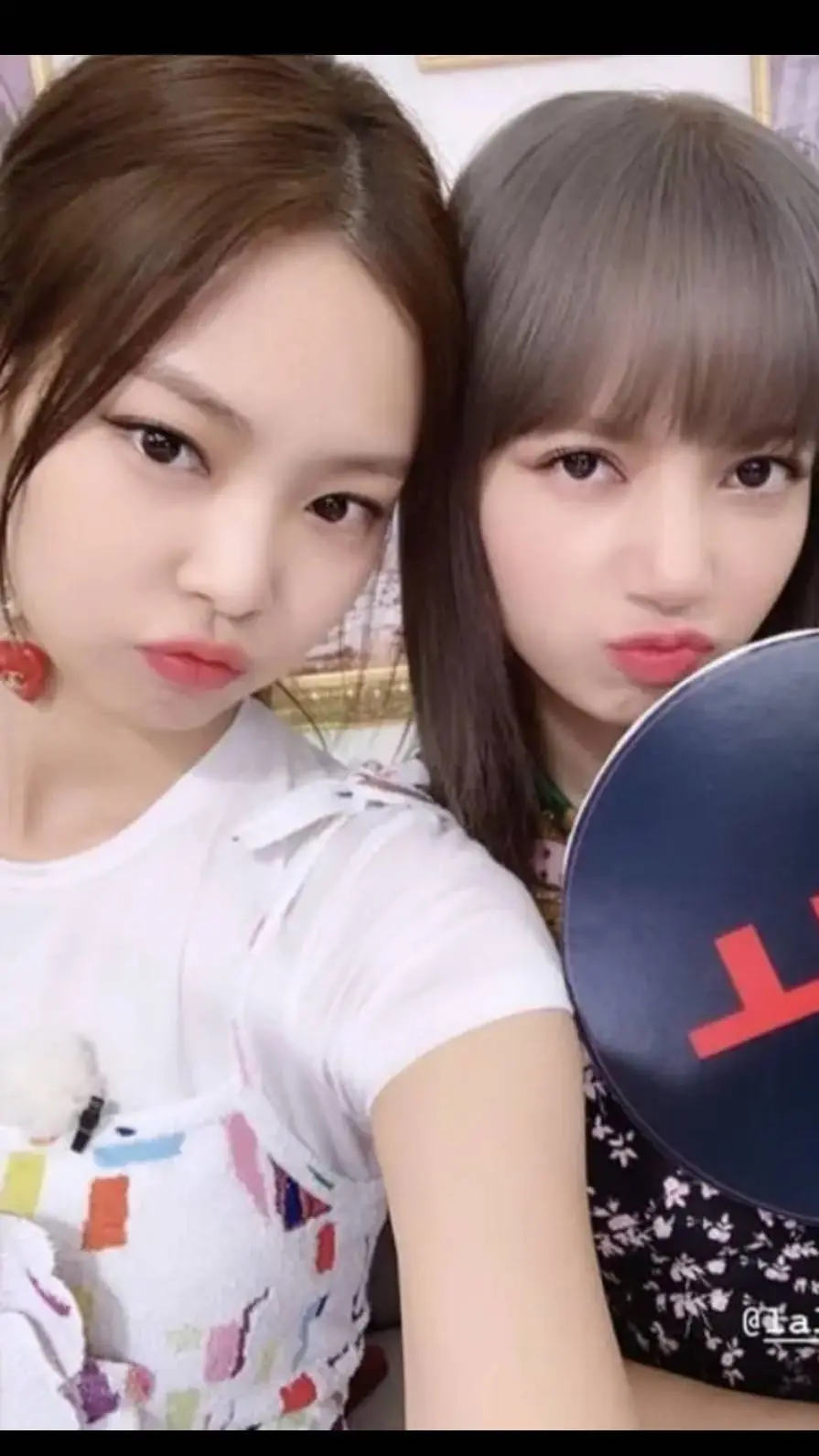 ai character: jennie and lisa background