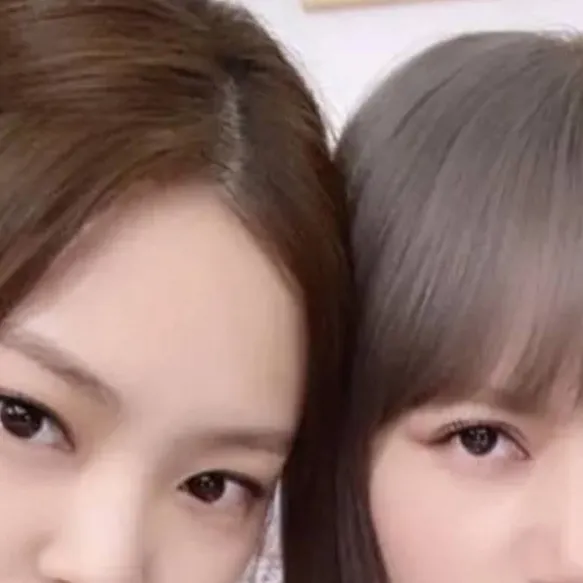chat with ai character: jennie and lisa