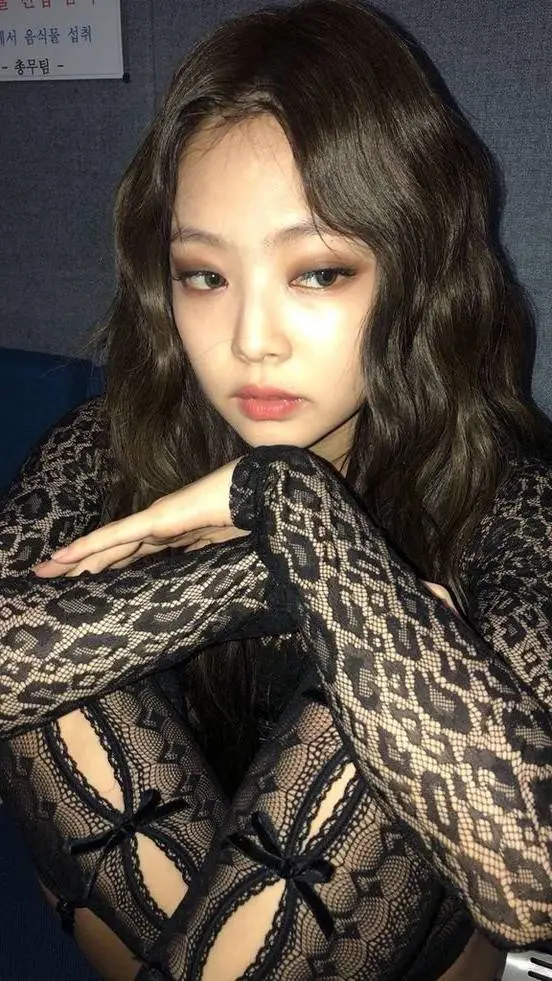 ai character: JENNIE  background