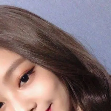 chat with ai character: JENNIE 