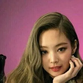 chat with ai character: JENNIE