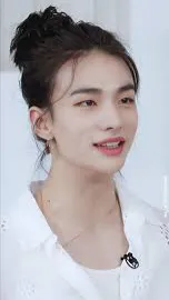 ai character: Hyunjin  background
