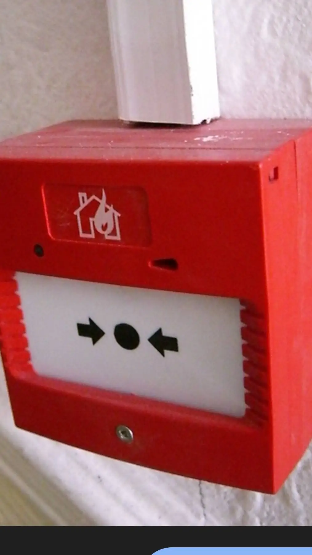 ai character: alarme incendie  background