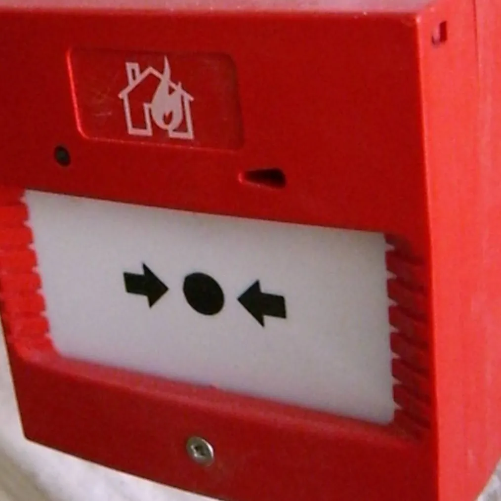 chat with ai character: alarme incendie 