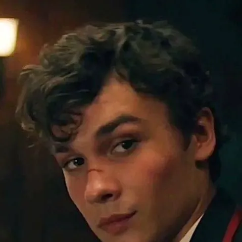 chat with ai character: Mattheo Riddle 