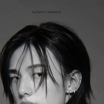 chat with ai character: ★🐧«Hyunjin»🐧★