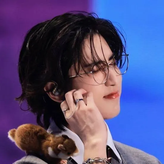 chat with ai character: ★°_🎧¡Han!🎧_°★