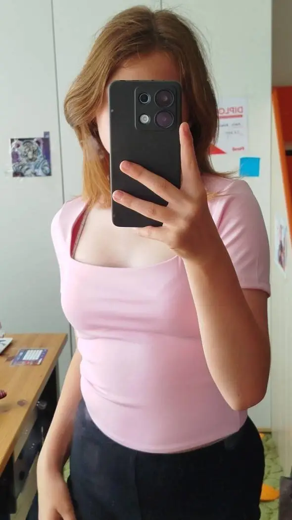 ai character: KIKINKA background