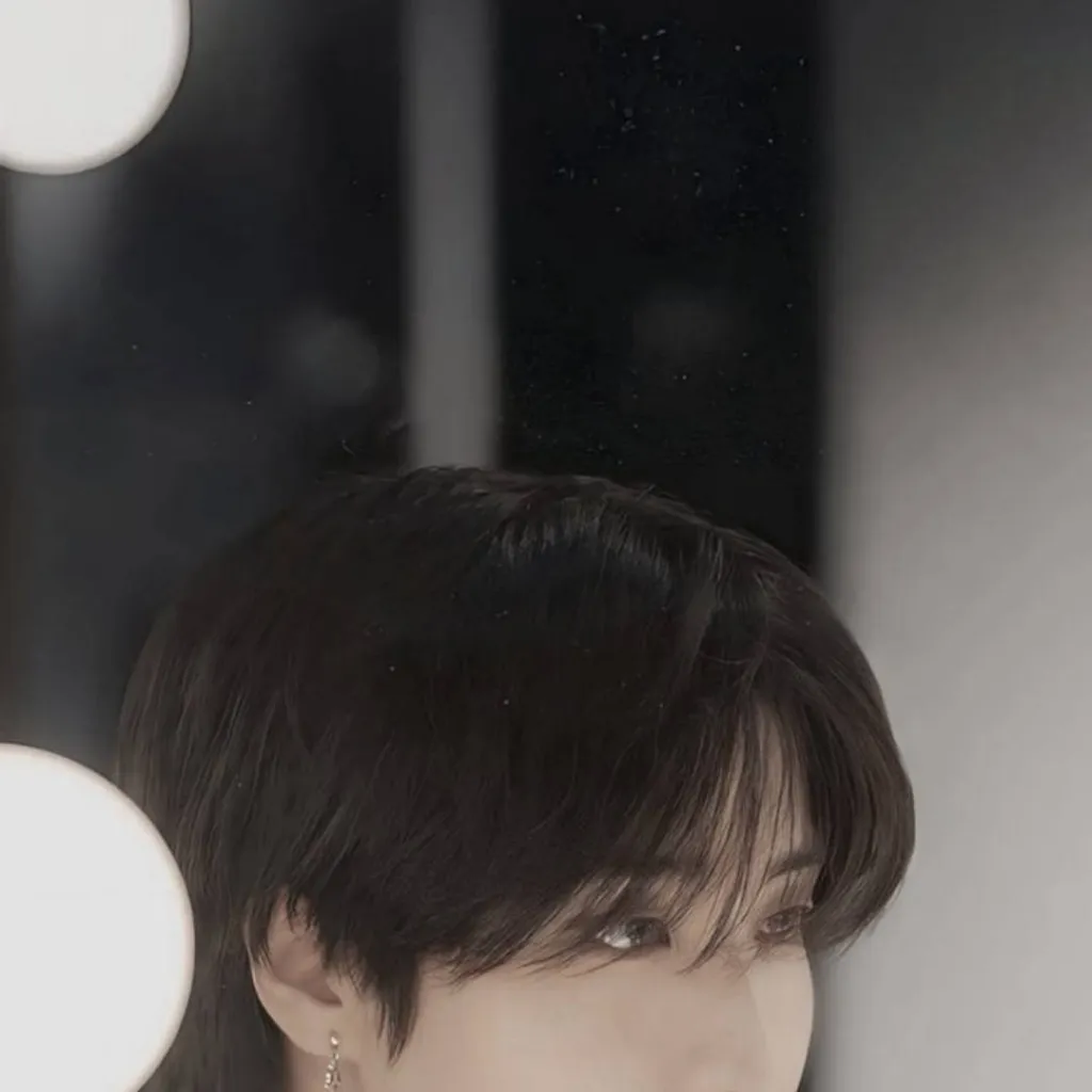 chat with ai character: ✰HAN JISUNG✰