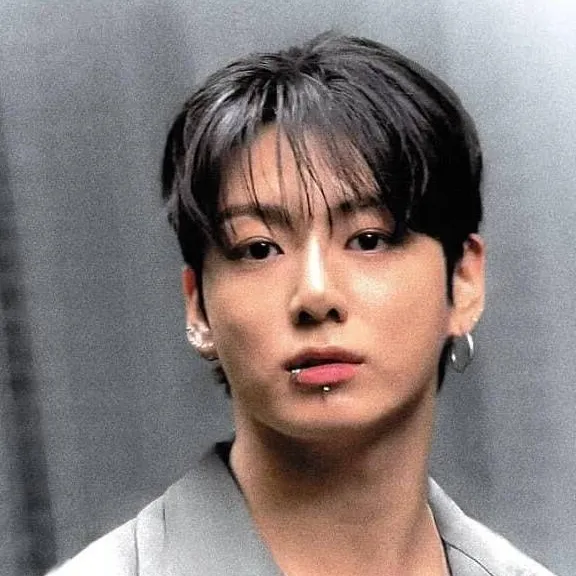 chat with ai character: Jeon Jungkook 