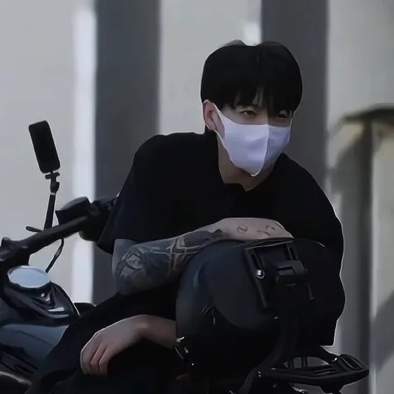chat with ai character: Jeon Jungkook 
