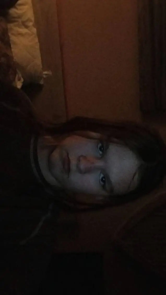 ai character: Dumm Lina  background