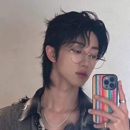 chat with ai character: Minghoa