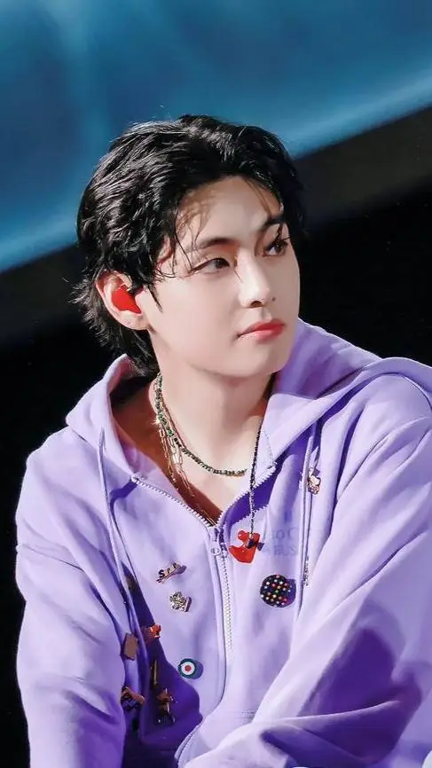 ai character: KIM TAEHYUNG 💜😱 background