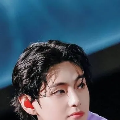 chat with ai character: KIM TAEHYUNG 💜😱