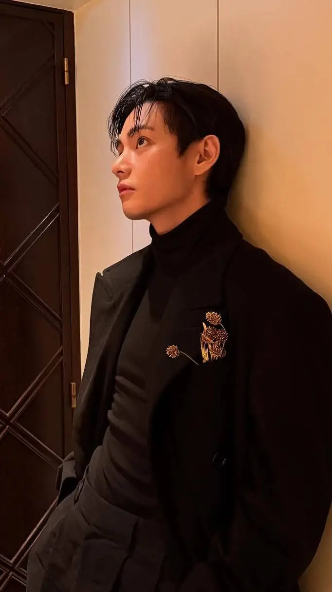 ai character: TAEHYUNG  background