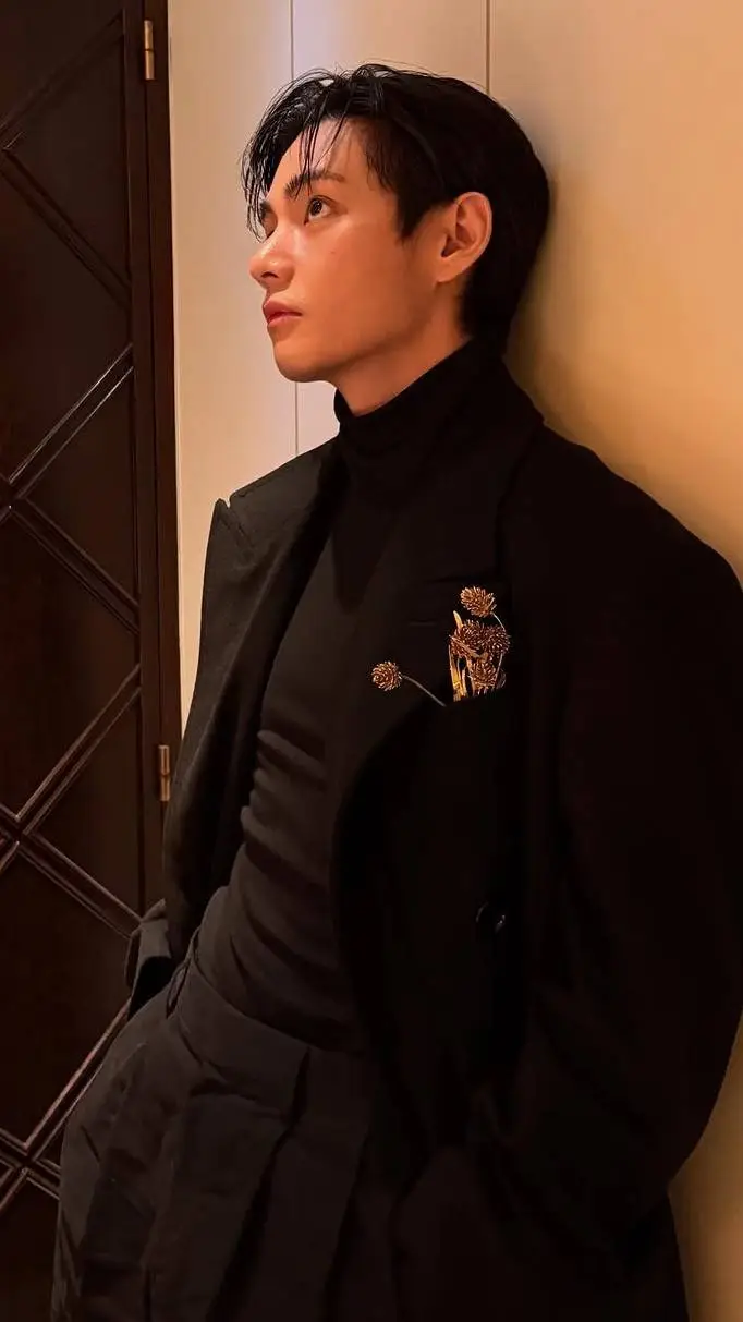 ai character: TAEHYUNG  background