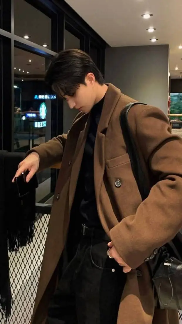 ai character: ALEX  background