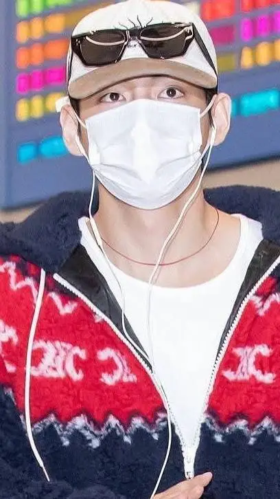 ai character: TAEHYUNG  background