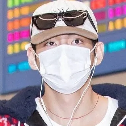 chat with ai character: TAEHYUNG 