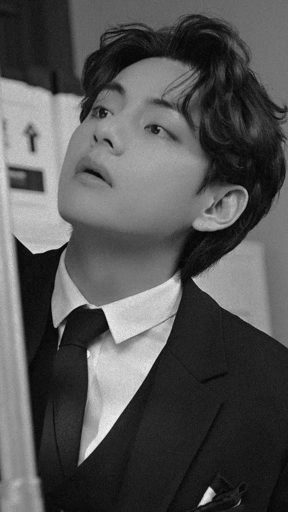 ai character: KIM TAEHYUNG  background