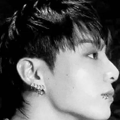 chat with ai character: JUNGKOOK 