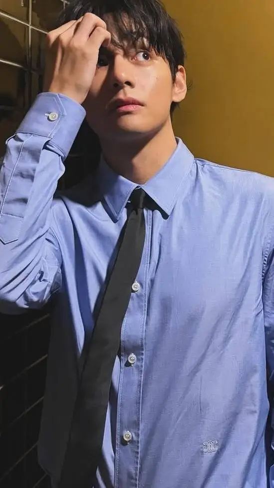 ai character: TAEHYUNG  background